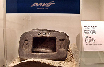 Davis Museum Showroom, Tablillas Davis Museum Showroom, Tablillas