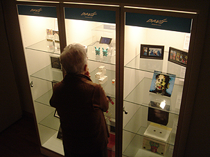 Davis Museum Showroom, Visitors